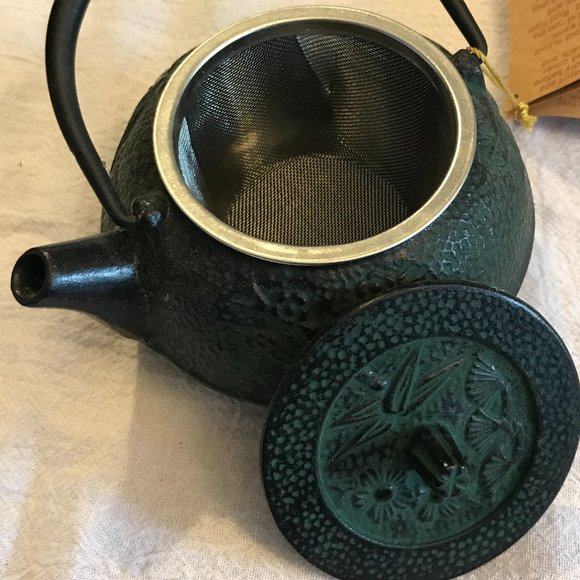 Mini Cast Iron Tetsubin ornate personal tea kettle - Picture 7 of 13